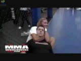 mma girl muhabiri kitliyor :)