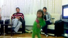 Bak Şu Oynayana