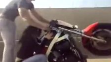 trafik canavarı motor tutkunu gençler