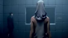Rihanna - Russian Roulette