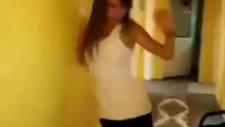 Sarhoş Kız Ayılmaya Çalışıyor!
