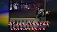 avuçlarımda sensizliğin hüznü -kar yağıyor