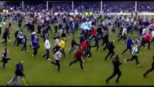 gol sonrası bütün stad sahaya indi!