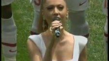 Hadise İstiklal Marşı'mızı Okudu