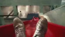 Lütfen Bizim Metro Girişlerine De Bundan Kurun !..