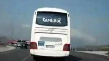 komil koç ile bedava net keyfi yaşayan gençler