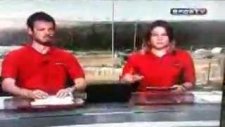 Canlı Yayında Kör Adama Elini Uzatan Spiker