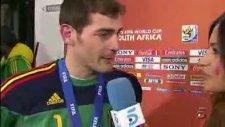 casillas yayında sevgilisini dudaktan öptü öptü