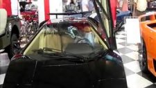 lamborghini countach'ın müthiş motor sesi.