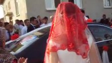 Arak Köyünde Bir Düğünde Gelin İndirme Töreni