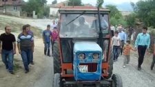 Arefe Günü Mezarlığa Giderken