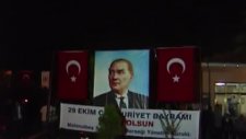 Cumhuriyet Bayramında, M.bey'de Havai Fişek Göster