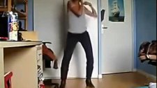 Usta Teknotik Dansçı