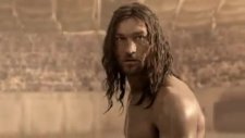 spartacus 4 gladyatöre karşı