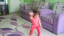 şirin adasu apaçi dansı yapıyor xd
