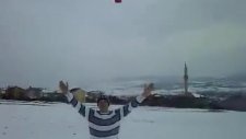 Karlı Havada Sky Lantern Yapıyor-Kesinlikle İzle!