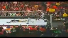 rey mysterio ve triple punk'un saçını kesiyor