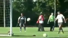 ronaldinhodan fizik kurallarına aykırı muhteşem