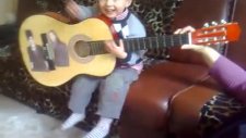 2 Yaşında Gitar Çalan Harika Çocuk Selahattin