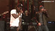 Eminem Ft. Lil Wayne- No Love Live @ Snl 2010