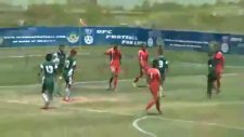 futbolcuya faul yapmadılar resmen dövdüler...