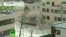 fresh footage of huge tsunami waves smashing t...