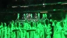 Black Eyed Peas Slash Usher Medley Canlı - 2011