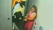 çok ısrar ederse bırakın girsin