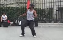 Sokak Dansçısından İnanılmaz Gösteri