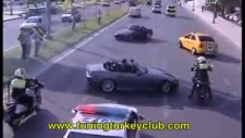 polisin önünde şehir faresi drift yaptı
