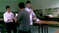 Apaçi Oynayan Gençler