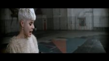 Robyn - Call Your Girlfriend