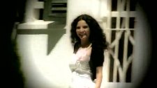 Dudaklarında Arzu Göksel