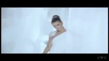 Gülben Ergen - Yarı Çıplak Yeni Klip 2011