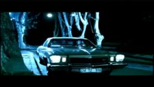 1975 Buick Regal Eşliğinde Gece Yolcularının Klibi 'unut Beni'