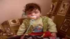 Ayakta Uyuyan Uyurken Gülen Bebek