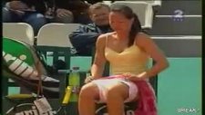 jelena jankovic maçıta iç çamaşırını değiştiriyor -