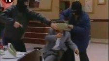Latif dogana film sahnelerini aratmayacak sekilde kamera sakasi