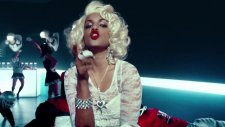 Madonna - Give Me All Your Luvin (Feat. M.ı.a. And Nicki Minaj)