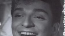 Zeki Müren Akşam Oldu Hüzünlendim Ben Yine
