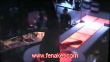 dansöz sahneden 2 metrelik yere düştü