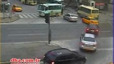 Yol isteyen sürücüyü tekme tokat dövdü!