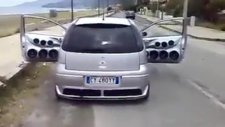 Yürüyen Disko Opel Corsa izle