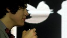 Harry Styles İmpersonates Niall Horan (13/04/2012 - Sydney)