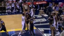 Derrick Favors ve Enes Kanter'den aynı anda smaç