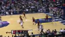 Basketbol Maçında Rakibini Adeta Maymuna Çevirdi !