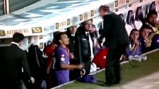 Futbolcusunu tekme tokat dövdü