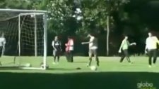 Ronaldinho'dan Fizik Kurallarına Aykırı Gol !