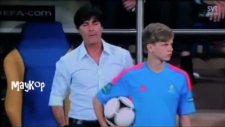 Löw'ün Top Toplayıcı Çocuğa Yaptığı Şaka