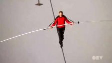 Nik Wallenda - Niagara Şelalesi ipin üzerinde yürüyerek geçti!